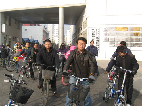 “与祖国共奋进——徐州药校2009年“绿色、健康、环?！鼻镉位疃技ㄆ餍底椋? /></a></td>

                                    </tr>

                                    <tr>

                                      <td height=